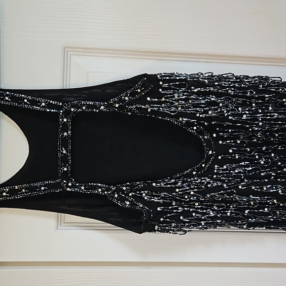 🪩 Gorgeous Beaded Top Shop Tank 🎉 - Picture 6 of 10